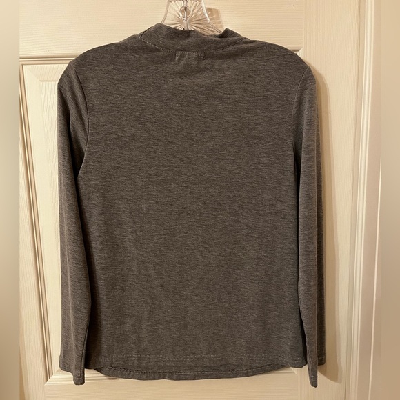 Women’s Like New Long Sleeve Slim Fit Turtleneck Basic Layering T-Shirt in Gray - Picture 5 of 6